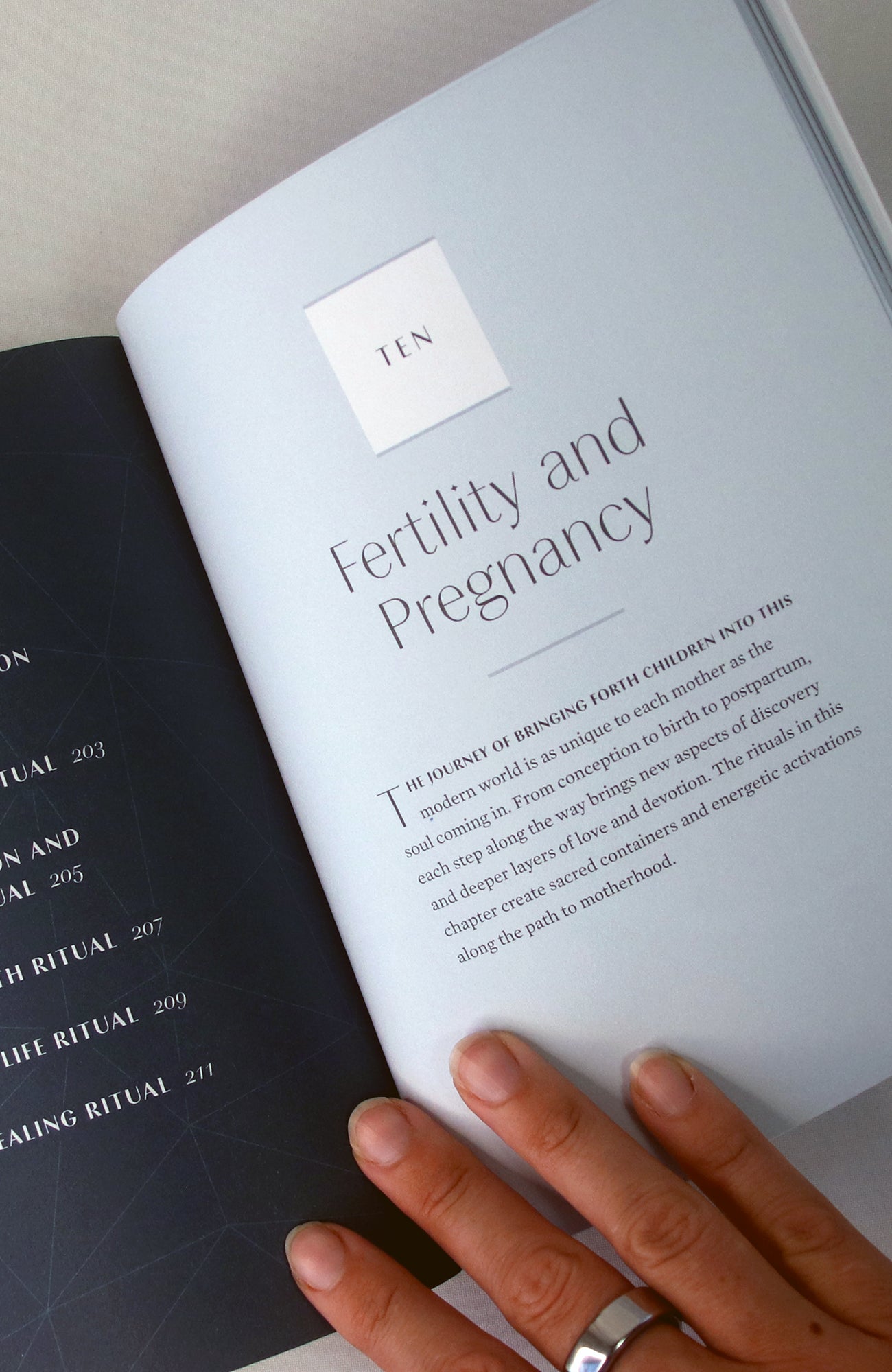 Crystal Healing for Women: A Modern Guide to the Power of Crystals for Renewed Energy, Strength, and Wellness